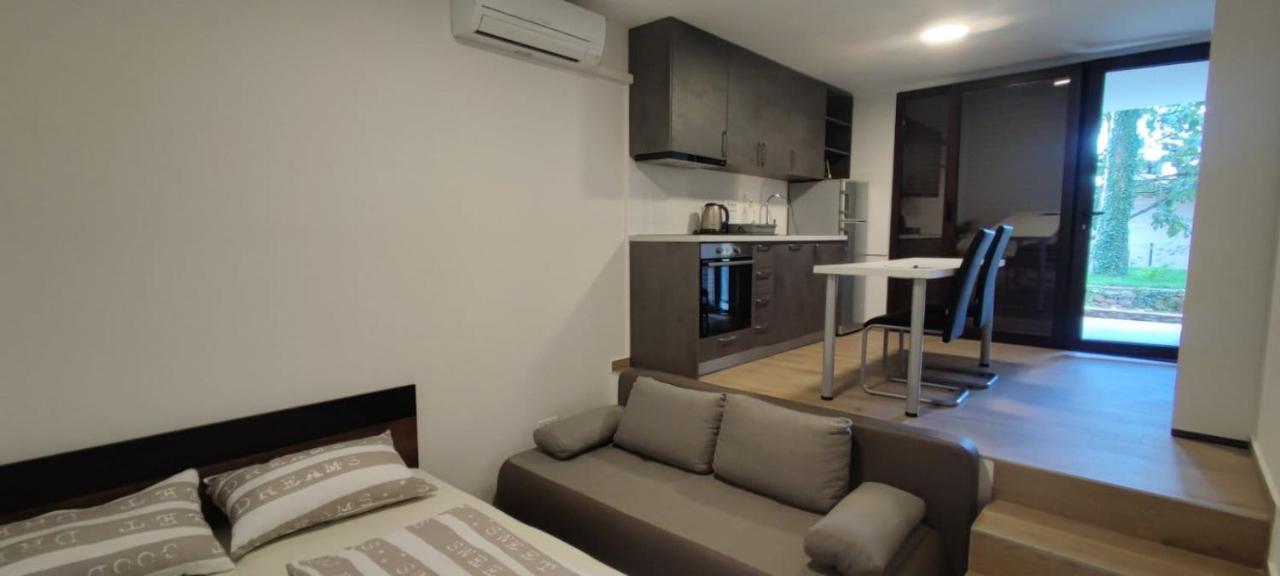 Studio Malinska, 30M From The Beach Ngoại thất bức ảnh